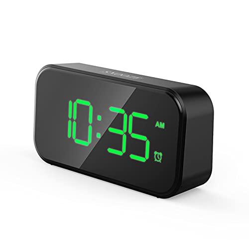 Staright Despertador digital com porta USB para carregamento ajustável de brilho Dimmer LED com display digital 12/24 horas Snooze Volume de alarme ajustável Pequenos relógios de mesa de cabeceira