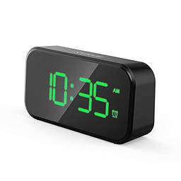 Staright Despertador digital com porta USB para carregamento ajustável de brilho Dimmer LED com display digital 12/24 horas Snooze Volume de alarme ajustável Pequenos relógios de mesa de cabeceira